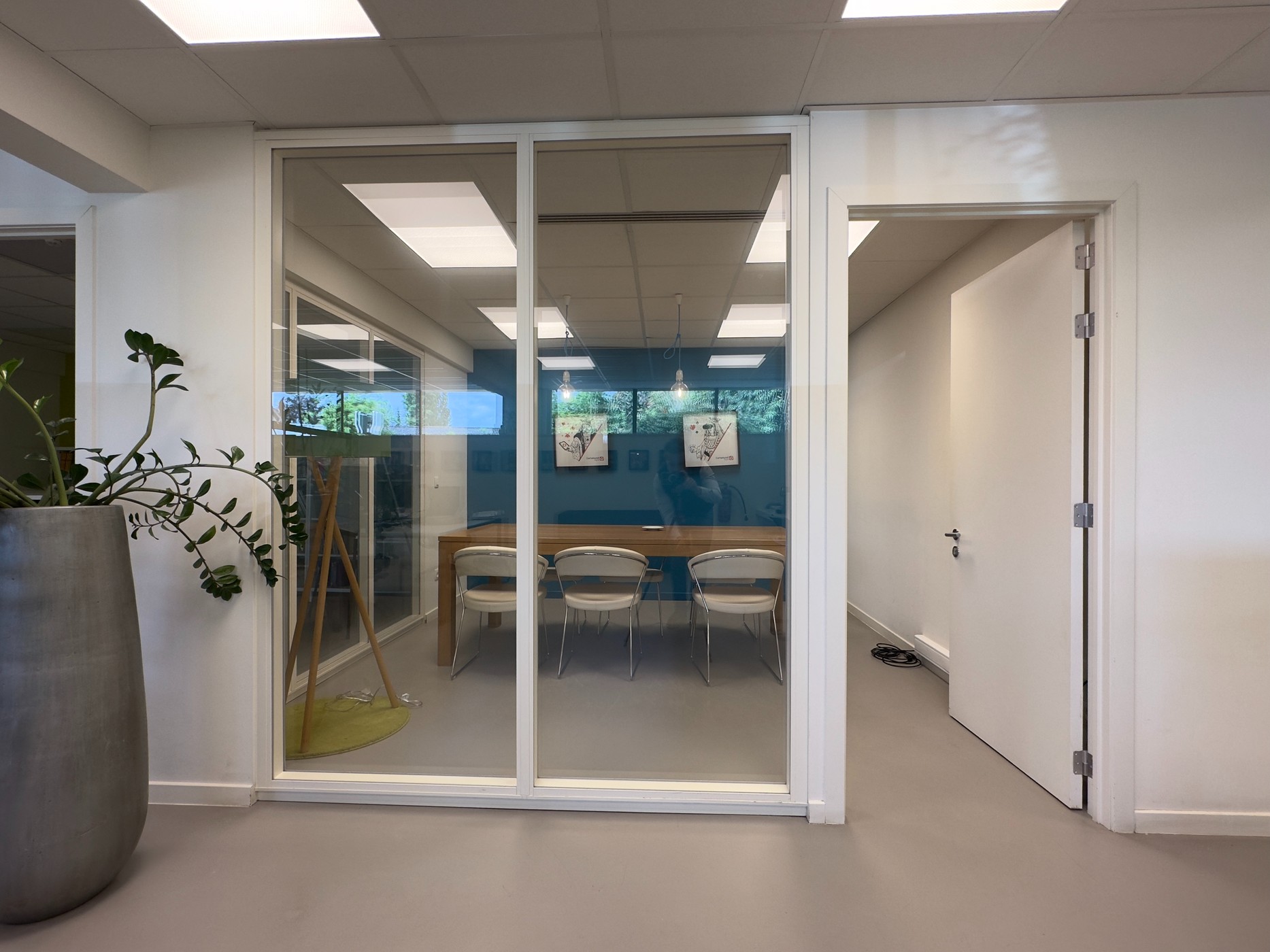 Instapklare kantoorruimte (130m²) vlakbij op-en afritten E40 in Drongen - photo 5