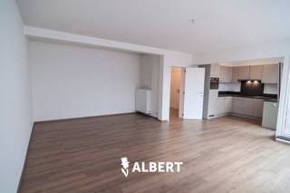 Welkom bij deze prachtige flat te koop in Diepenbeek, België!Dit appartement beschikt over een ruime woonkamer, open keuken, 3 slaapkamers, 1...