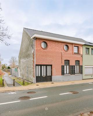 KALKEN - House to renovate near the center of Kalken In Kalken (Laarne), at Vaartstraat 55, you will find this semi-detached building from...