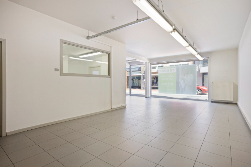 Handelspand met éénslaapkamerappartement in het centrum van Roeselare - foto 5