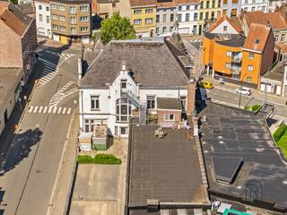 UNIEKE OPPORTUNITEIT IN HET CENTRUM!Authentieke herenwoning met karakter, ruimte en tal van mogelijkheden op een commerciële zichtlocatie, op...