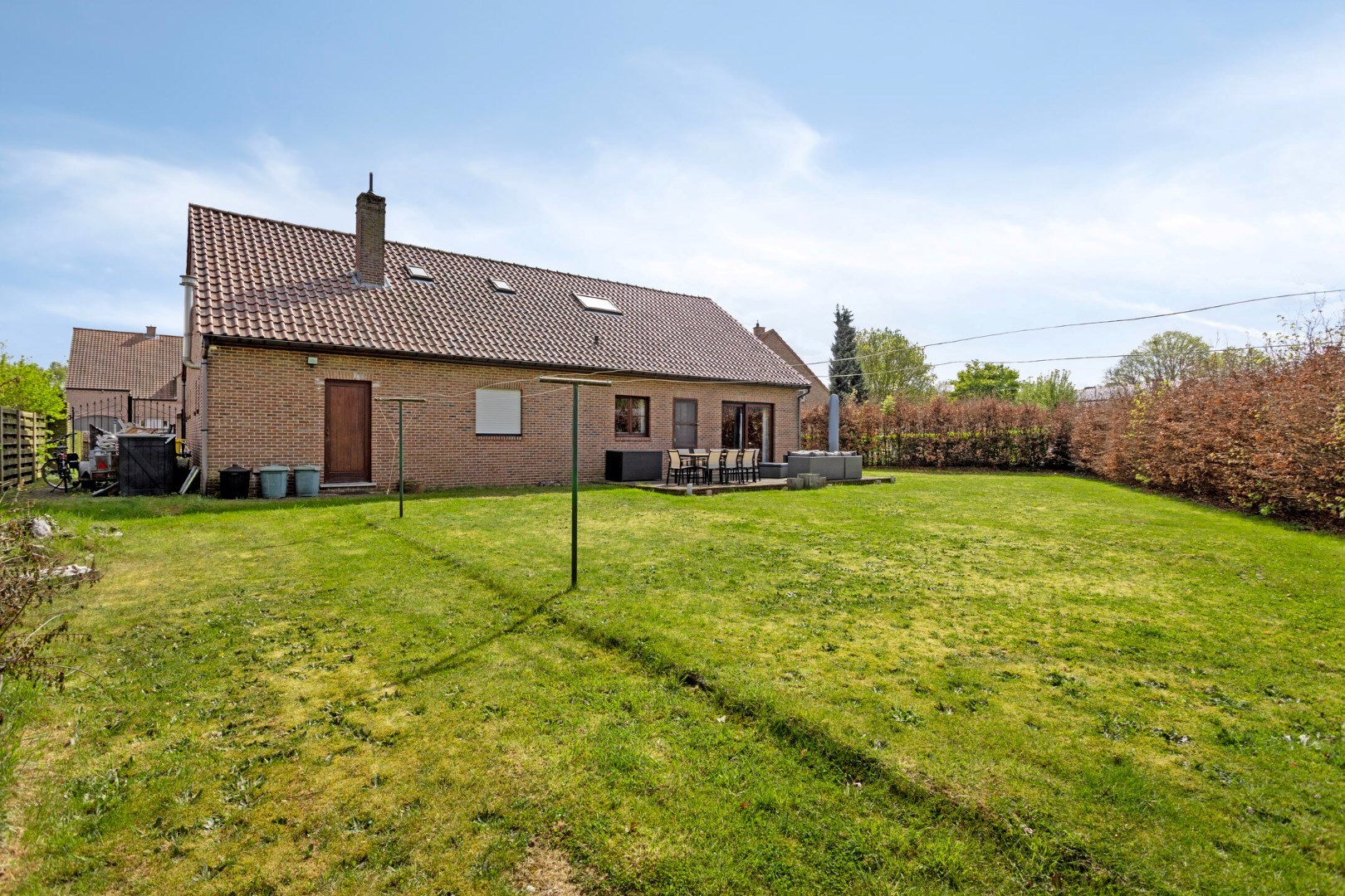 Onderkelderde woning met 4 slpks op 899 m² in een doodlopende straat te OLV Olen ! - foto 2