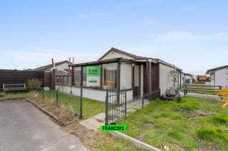 Ontdek dit charmant vakantiehuisje gelegen in het vakantiepark "SUNPARK" te Harendijke (De Haan), op een steenworp van zee en strand. Een...