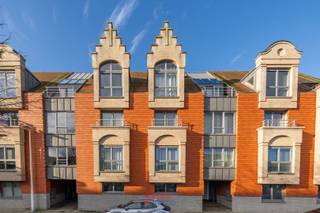 Uitermate knap én gezellig afgewerkt appartement te huur op jaarbasis met 2 slaapkamers.Gesitueerd in de centraal te Nieuwpoort-Stad gelegen...