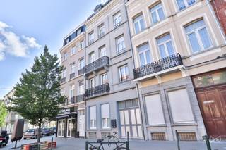 Informatie en bezoeken: dries.v@weinvest.be of 02 315 77 22 Ideaal gelegen in Sint-Jans-Molenbeek, in een straat dicht bij winkels en...