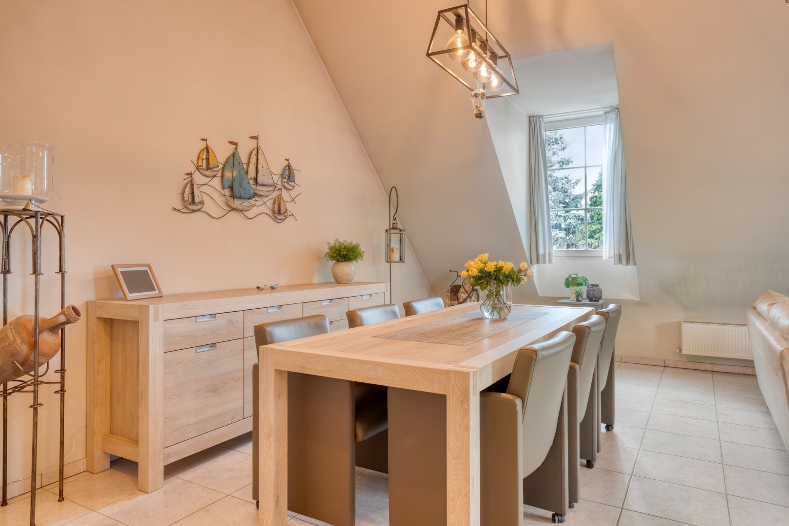 Stijlvol dakappartement met 2 slaapkamers en alle comfort - foto 4