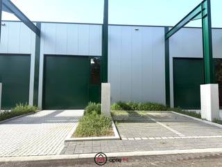 <span>KMO-unit van 256 m2 incl. 2 privé-parkeerplaatsen.<br />Meerdere oppervlaktes beschikbaar al dan niet met kantoren.<br />Contacteer ons voor een totaaloverzicht van de beschikbare units.<br /><br />RE I CORE<br /><br />De voormalige Recor-site wordt momenteel omgebouwd tot een van de meest duurzame bedrijvencampussen in Vlaanderen.<br />Hier bieden wij nieuwbouw KMO-units aan in verschillende oppervlaktes vanaf 256 m2 tot 622 m2. Het samenvoegen van meerdere units is mogelijk.<br />Ook meerdere units met kantoren beschikbaar. <br /><br />Deze unit nummer 8 heeft een oppervlakte van 256 m2 inclusief 2 privé-parkeerplaatsen.<br />De geafficheerde prijs is excl. basispakket aan uitrustingen en excl. aansluiting warmtenet. Plaatsen zonnepanelen is optioneel.<br /><br />Door zijn ligging aan de E313 is de stad Hasselt vlot bereikbaar vanuit heel België.</span><br /><span>Transport van en naar Hasselt is daarom </span><span>op een eenvoudige manier te organiseren.</span><br /><span>Ook de ligging op relatief korte afstand van </span><span>de Nederlandse en Duitse grens is een groot </span><span>voordeel.</span><br /><br />Een oplossing voor uw bedrijf? Contacteer ons voor een bezoek ter plaatse.<br />Optie M vastgoed I carine@optie-m.be I 011/23 11 01 - 0478/41 58 70<br /><br />