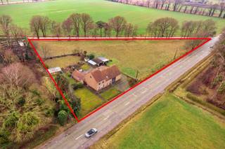 Deze charmante hoeve is gelegen in Meerhout, langs de verbindingsweg met Olmen (Balen), in een uitgesproken landelijke omgeving met open...