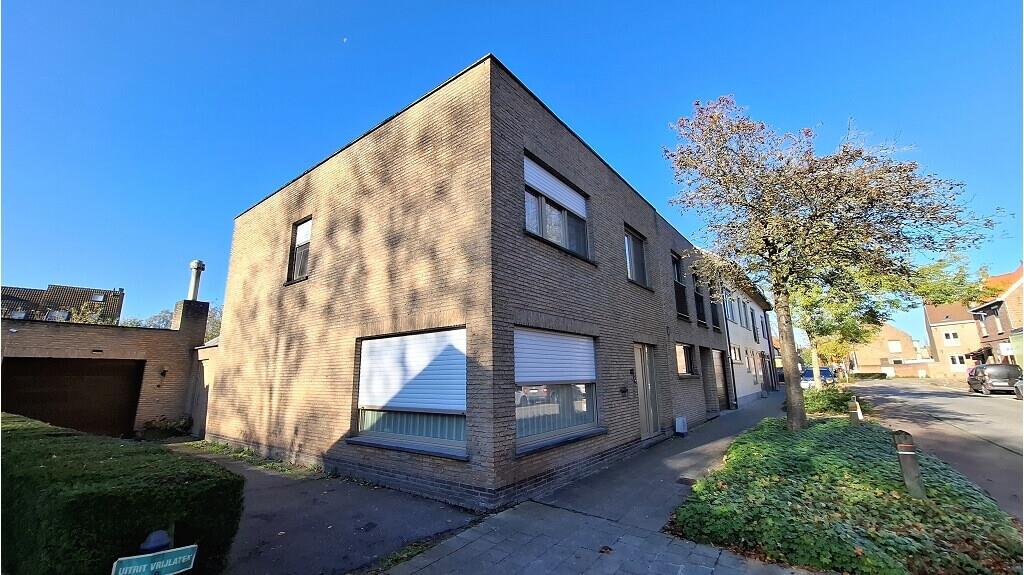 Ruime woning met garage te koop in Assebroek Brugge - foto 1