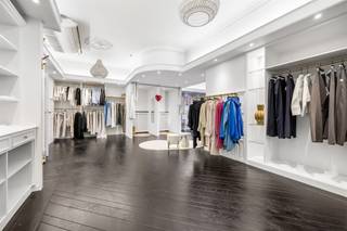 Volledig uitgerust en goed onderhouden handelspand op top locatie te Beringen Centrum! Belangrijkste troeven:- Centrale ligging- Kwalitatief...