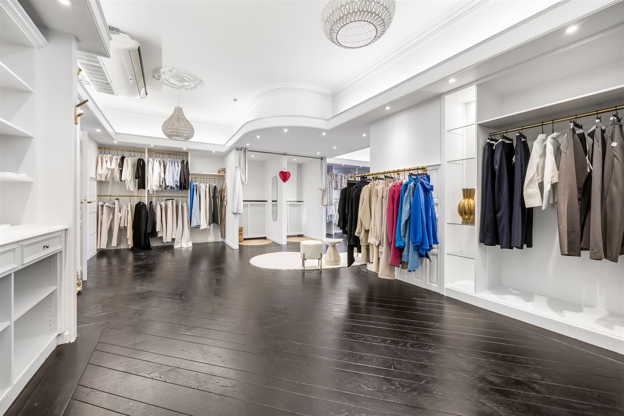 VOLLEDIG UITGERUST EN GOED ONDERHOUDEN HANDELSPAND OP TOP LOCATIE TE BERINGEN CENTRUM - foto 3