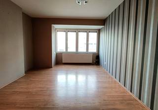 In het centrum van Tongeren, centraal tussen station, winkels en horeca vindt u dit gebouw met een gelijkvloers handelsruimte en 4 appartementen.Het...