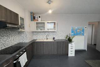 This energy efficient rooftop apartment (EPC B) combines space, light and comfort.Through the entrance hall you enter the apartment. Immediately to...