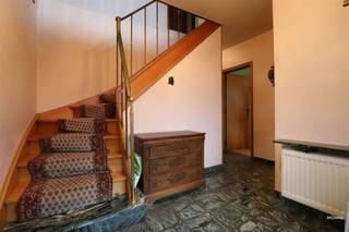 Composition :Caves : garage : 25,08 m², caves : 11,08 / 10,34 m², local chaufferie : 9,84 m², buanderie : 12,63 m².Rez-de-Chaussée : Hall d'entrée :...