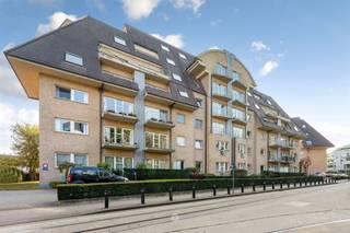 <p><span>ST DENIJS WESTREM - Mayflower desservi par Time 4 Quality </span></p><p><span>Les atouts les plus importants en un mot ;</span></p><ul><li><span>Un appartement lumineux</span></li><li><span>Appartement où chaque âge est le bienvenu</span></li><li><span>Terrasse spacieuse</span></li><li><span>Sous-sol inclus</span></li></ul><p><span> </span></p><p><span>Voici à quoi ressemble l'appartement :</span></p><p><span> </span></p><p><span>Hall d'entrée avec toilettes, séjour ensoleillé en L (possibilité de créer une deuxième chambre/bureau) avec grande terrasse, cuisine, 1 chambre, salle de bains avec douche et double lavabo. </span></p><p><span>Cave souterraine</span></p><p><span>Intéressé par cet appartement avec</span><span> offre de service obligatoire*</span><span>? <span>Time 4 Quality - Organisme de gestion d'appartements de vie assistée</span></span><span> </span></p><p><span>Contactez-nous rapidement ! Visite sur rendez-vous. </span></p><p><span> </span></p><p><span>Prix : 250 000 euros</span></p><p><span>EPC : 137 kWh/m²</span></p><p><span> </span></p>