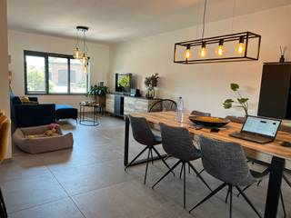 Rustig en energiezuinig wonen in een volledig gerenoveerde woning.Deze prachtig gerenoveerde woning is rustig gelegen op een perceel van 6 are 50 ca...