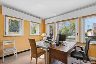 Autonoom bijgebouw van ±80 m²Ideaal voor praktijk of atelierGerenoveerd, 20 zonnepanelenGrote tuin met oost- en westzon...