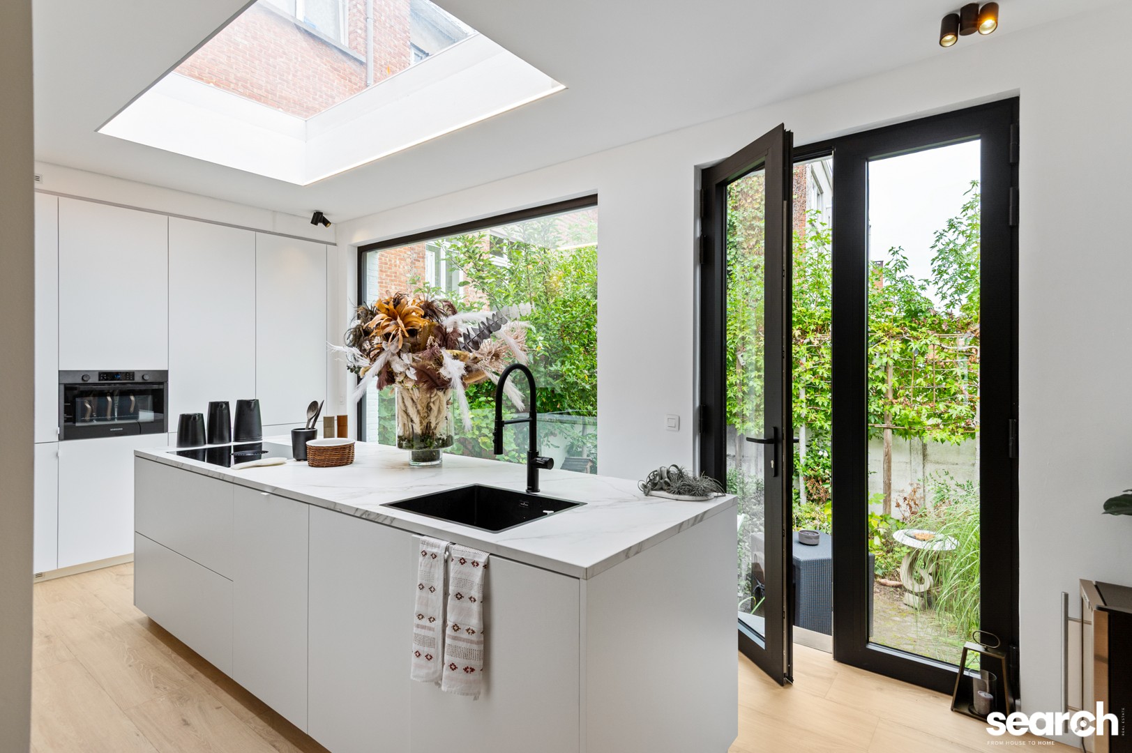 Lichtrijke woning met garage en tuin! - foto 4