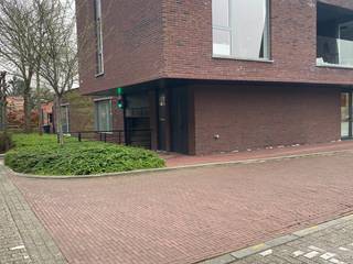 Deze ondergrondse autostaanplaats ligt centraal gelegen aan de Katerheidemolen in Mariaburg vlakbij invalswegen en handelszaken. Via de Molenweg...