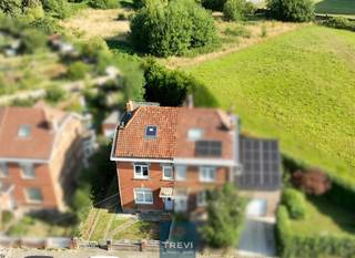 SOUS OPTION Dans un quartier aéré, idéal pour les enfants, et une rue résidentielle paisible à deux pas du centre-ville et de la gare. Belle maison...