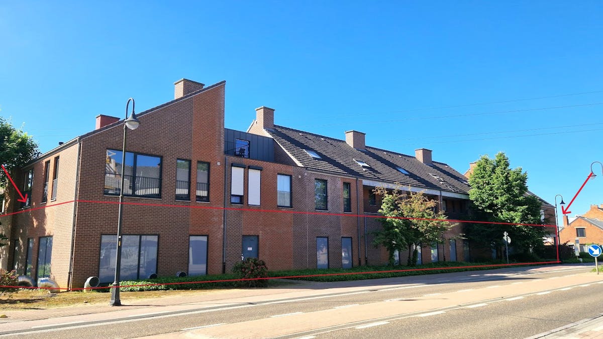Baanwinkel te huur met ruime parking in Heusden-Zolder - foto 4