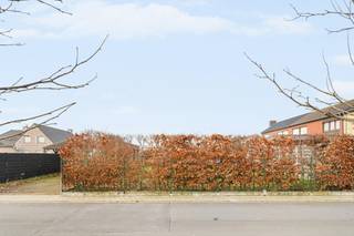 Deze bouwgrond met een oppervlakte van 384m2 met erop een af te breken garage, gunstig zuidgericht is gelegen vlakbij het centrum van...