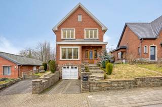 In deze gegeerde residentiële buurt te Herent, waar de Grote Molenweg deel van uitmaakt, vinden we deze degelijk gebouwde woning boordevol...