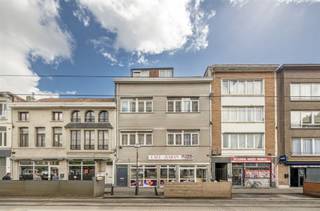 <p><span><strong>Income property with a ground-floor retail space and three apartments | Net return of more than 5%</strong></span></p><p><span>Located in a central and easily accessible area of Antwerp, this versatile investment property represents an attractive opportunity for investors seeking a combination of stable rental income and additional future potential. The property combines a spacious commercial space with three apartments above, ensuring that income is well-diversified across different rental units.</span></p><p><span>The ground floor features a commercial area of approximately 276 m² and is currently set up as a restaurant or bar. At the rear, there is also a spacious multipurpose area of approximately 110 m². This space still needs to be renovated but offers various possibilities depending on its future use. For example, it could be used as storage, a workshop, additional commercial space, or an extension of the existing commercial use. This presents interesting potential for further optimizing the current use and rental income over time.</span></p><p><span>The upper floors contain three spacious apartments. The first-floor apartment has an area of approximately 88 m², as does the second-floor apartment. The penthouse apartment measures approximately 75 m². The combination of the three residential units with the commercial ground floor provides an attractive mix of rental income and a good balance across the property.</span></p><p><span>The property currently generates a net rental yield of more than 5%, making it an attractive option for both experienced investors and buyers seeking an income-generating property with a solid foundation and additional long-term potential.</span></p><p><span>Significant technical investments have also already been made. For example, the roof was completely renovated in 2026 and fitted with new roofing and no less than 12 cm of roof insulation. In addition, the apartments have favorable EPC ratings, which positively impacts the property’s rental potential and overall investment profile.</span></p><p><span>The location is a major additional asset. The building is centrally located in Antwerp, with shops, public transportation, and major access roads in the immediate vicinity. The center of Antwerp and Park Spoor Noord are also easily accessible. Thanks to this central location, there is strong demand for both commercial and residential spaces, which benefits the rental potential of the various units.</span></p><p><span>In other words, this income-generating property combines an attractive current yield with an interesting commercial use, three leased or leasable apartments, and additional potential thanks to the multipurpose space at the rear. A versatile investment in a central Antwerp location with room for further optimization.</span></p>