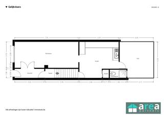 <p><span>Achter deze gevel in de hippe BOHO wijk schuilt een woning vol met potentieel. Het betreft een te renoveren gezinswoning met 4 slaapkamers en een stadskoer (15m²). Deze eigendom situeert zich vlakbij enkele invalswegen, openbaar vervoer en handelszaken. Geniet van rust in één van de nabijgelegen parken zoals het Rivierenhof en het Park Spoor Oost/Noord.</span></p><p><span> </span></p><p><span>Ideaal voor mensen die graag de handen uit de mouwen steken en die de woning wensen af te werken naar eigen smaak en stijl!</span></p><p><span> </span></p><p><span>Grootste troeven:</span></p><p><span>-Centrale locatie doch rustige locatie</span></p><p><span>-Noordoostgerichte koer (15m²)</span></p><p><span>-4 volwaardige slaapkamers</span></p><p><span>-EPC ‘D’ (Geen energetische renovatieplicht)</span></p><p><span>-Veel potentieel!</span></p><p><span> </span></p><p><span>Indeling:</span></p><p><span>-GLVL: via de inkomhal betreden we de ruime en lichte living (25m²). Aansluitend vinden we de keuken (14m²) terug. De keuken biedt toegang tot de gezellige noordoostgerichte stadskoer (15m²). Tot slot is er nog een badkamer met douche en toilet alsook een berging (samen 3m²).</span></p><p><span>-V1: Op het 1</span><span><sup>ste</sup></span><span> verdiep bevinden zich 2 ruime slaapkamers (16m² & 11m²). Op het tussenverdiep bevindt zich de badkamer (11m²) met douche, ligbad en WC.</span></p><p><span>-V2: Hier treffen we de laatste 2 ruime slaapkamers (16m² & 11m²).</span></p><p><span> </span></p><p><span>Voor meer informatie kan u terecht bij Area Partners: INFO@area.be of 03/284.60.60</span></p>
