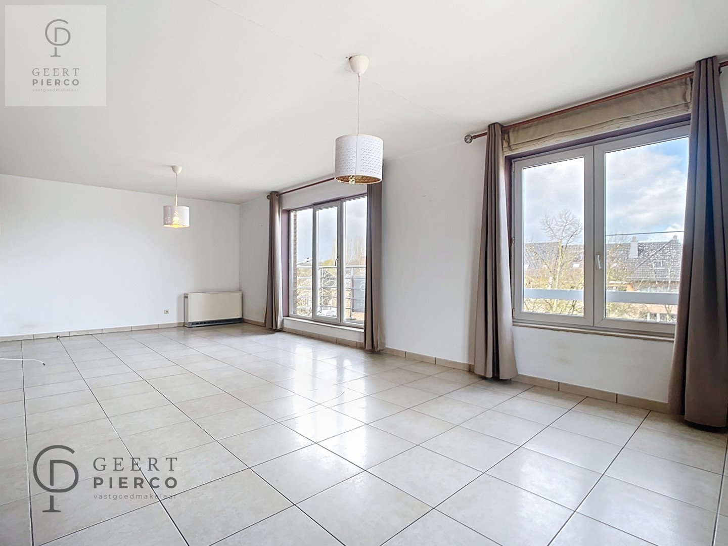 Ruim appartement met twee slaapkamers, kelder en ondergrondse staanplaats. - foto 4