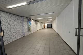 Op de Sint-Bernardsesteenweg 585 te 2660 Hoboken bevindt zich dit ruime magazijn met woonruimte/kantoor. Het pand beschikt over een magazijn...