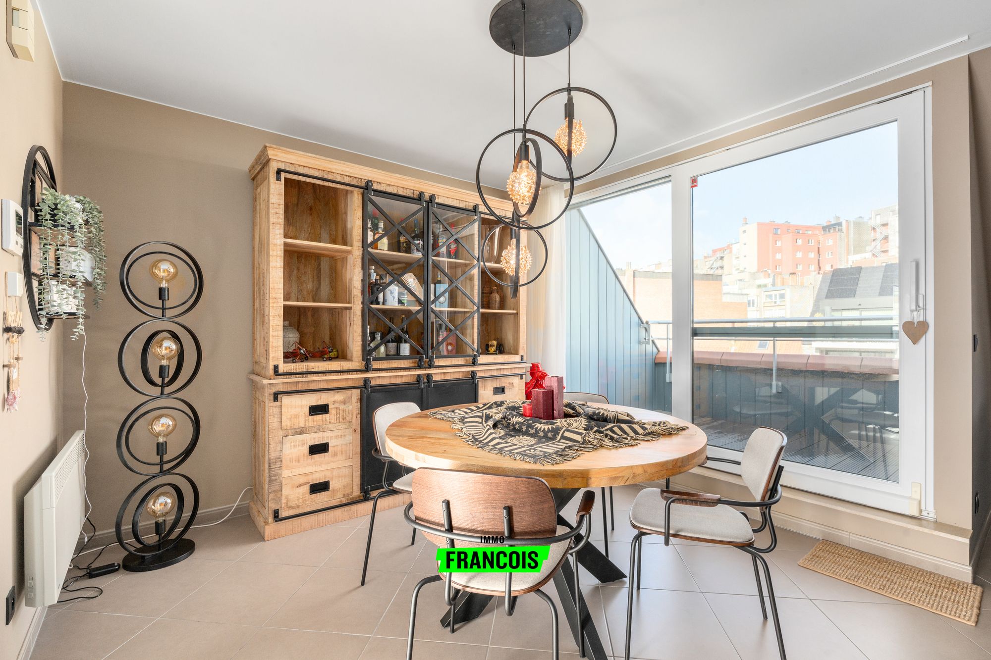 Stijlvol gerenoveerd duplexappartement met zonnig terras op topligging nabij zee in Blankenberge - foto 3