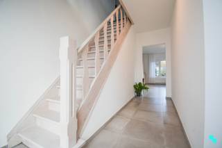 Ontdek deze instapklare én alleenstaande eengezinswoning met drie slaapkamers en inpandige garage op een perceel van 336 m² in het centrum...