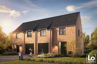 Prachtig gelegen halfopen nieuwbouwwoning gelegen in de Hoekskensstraat, deze woningen combineren een uitstekende ligging met een groene en rustige woonomgeving.<br />Dankzij de nabijheid van het centrum geniet je van alle voorzieningen binnen handbereik, terwijl je thuis heerlijk tot rust komt met een prachtig verzicht! <br />De energiezuinige woningen zijn uitgerust met de nieuwste technieken en bieden alle comfort voor een aangename en toekomstgerichte woonervaring.<br /><br />Bij elke woning krijgt de koper de kans om volledig inspraak te hebben in de inrichting en afwerking van de woning. In samenspraak kies je zelf de materialen en afwerking volgens uw eigen smaak.  Op die manier maak je van deze woning een echte thuis!<br /><br />Op de gelijkvloers: Inkomhal met gastentoilet, ruime leefruimte met open keuken en een ruime garage<br />Verdieping: Nachthal met apart toilet, 3 slaapkamers (16,62m² - 13,36m² - 12,96m²), badkamer uitgerust met ligbad, inloopdouche en dubbele lavabomeubel<br />Zolder: Toegankelijk via het zolderluik<br /><br />Extra troeven van deze woning:<br />Prachtig vergezicht vanuit de woning!<br />Energiezuinig wonen;<br />Lucht/water warmtepomp, zonnepanelen en vloerverwarming op het gelijkvloers;<br />Ruime slaapkamers;<br />Regenwaterput 7.500l aangesloten op toiletten/wasmachine/buitenkraan;<br /><br />Meer informatie? Contacteer ons vrijblijvend via info@loimmo.be !