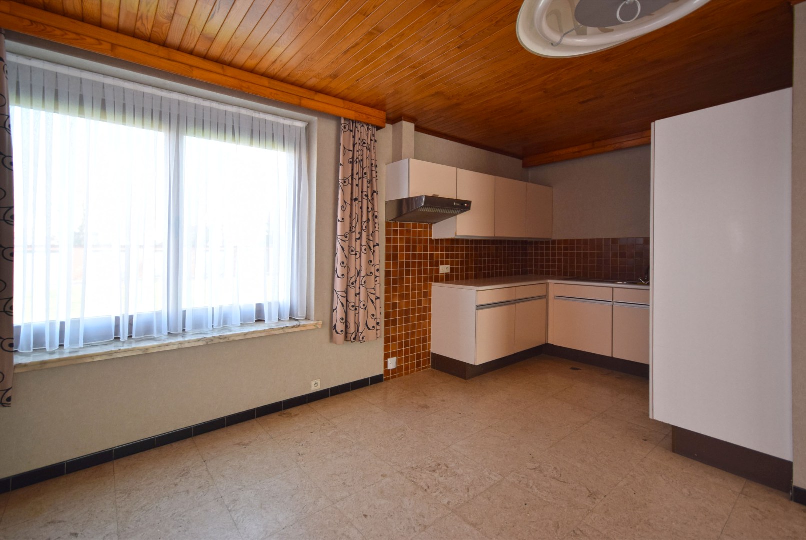 GELIJKVLOERS APPARTEMENT MET 2 SLAAPKAMERS - foto 4