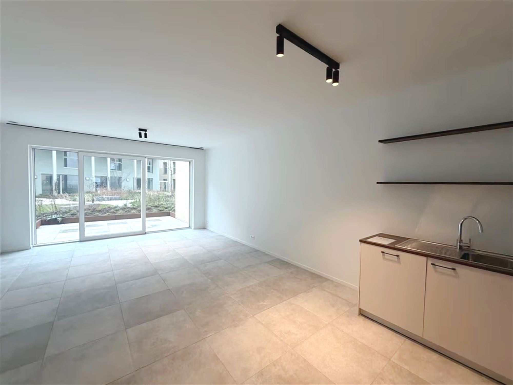 STUDIO COMFORTABLE AVEC TERRASSE - photo 2