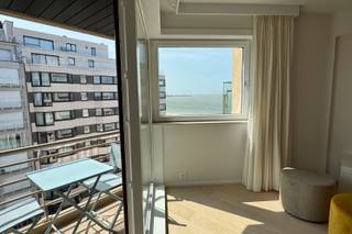 Beautifully renovated apartment for sale in Knokke-Duinbergen, offering stunning sea views and afternoon sun.<br />Layout: entrance hall with guest toilet and built-in wardrobe. Open kitchen with an original and practical layout. Bright and cosy living and dining area with sea view and access to the sunny terrace.<br />The master bedroom features built-in wardrobes and an ensuite bathroom with a walk-in shower and freestanding bathtub. Second bedroom with built-in wardrobes, shower, and washbasin.<br />Private cellar and bicycle storage in the building.<br />Option to purchase the elegant furniture. Easy parking at Manitobaplein or nearby streets. Garages available for rent or purchase in the immediate vicinity.<br />For more information or a private visit, please contact Tine Vandenberghe:<br />📞 +32 497 53 45 29 | ✉️ info@Tine.immo