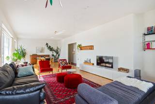 Sky high met stijlWelkom op de bovenste verdieping van residentie Den Dryhoeck, waar ruimte, licht en renovatie-klasse elkaar ontmoeten in een...