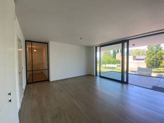 Dit lichtrijke en stijlvolle appartement biedt alles wat je nodig hebt om comfortabel te wonen.Het appartement beschikt over een ruim woongedeelte...