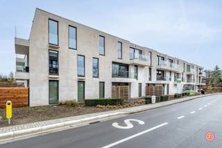 Wonen in het centrum van Bornem, op wandelafstand van winkels en andere faciliteiten? Deze recente serviceflat heeft het allemaal. Het bevindt zich...