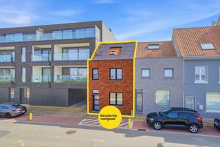 Deze verzorgde gesloten bebouwing, volledig gerenoveerd in 2019, is rustig gelegen in Bredene en geniet van een mooi zicht op de Spuikom. De woning...