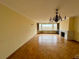 PLAN UW AFSPRAAK VIA ONZE WEBSITE:  WWW.IMMOBOSS.BEInstapklaar appartement gelegen op de 7de verdieping in de residentie "Velasquez" met prachtig...