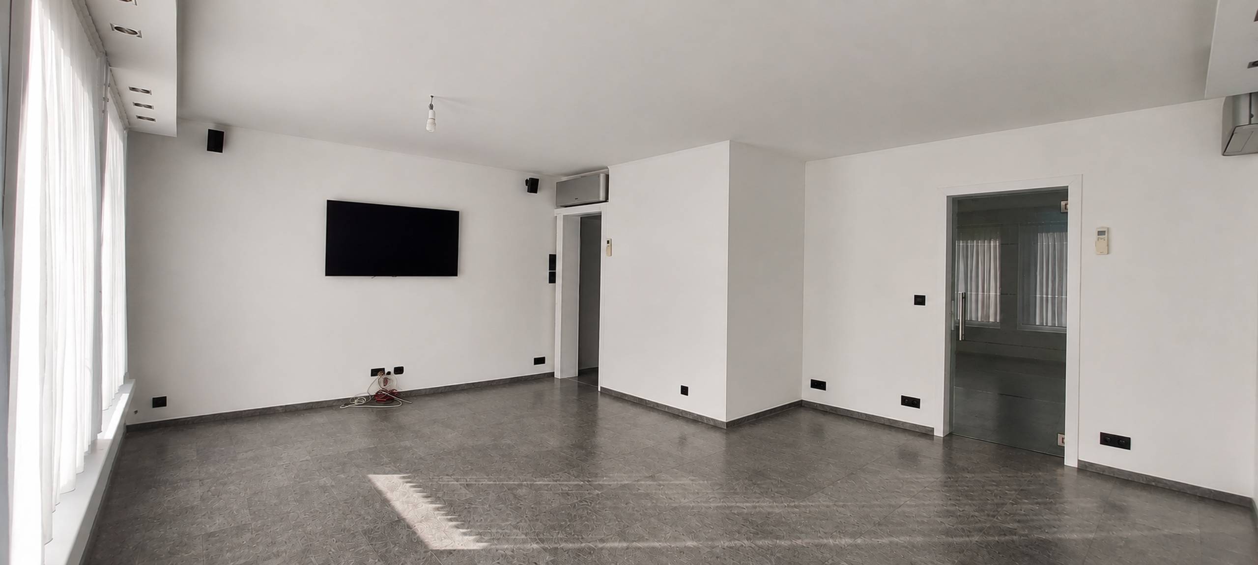 Ruime halfopen woning met 4 slaapkamers en garage - foto 4