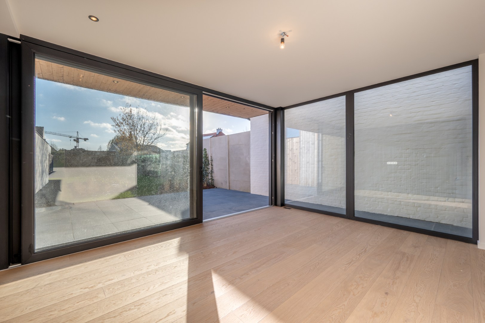 Volledig gerenoveerde en energiezuinige woning met prachtige diepe tuin - foto 5