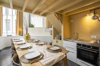 Op een absolute A-locatie in Antwerpen, pal aan het Mechelseplein en op wandelafstand van het historisch centrum, winkels, horeca en het...
