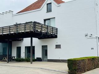 Dit moderne en ruime appartement in het centrum van Vichte biedt met zijn oppervlakte van 175 m² een comfortabel en eigentijds woongevoel. De...