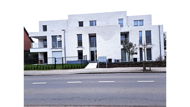 Een mooi afgewerkt en volledig opgeschilderd nieuwbouwappartement met terras en lift - foto 1
