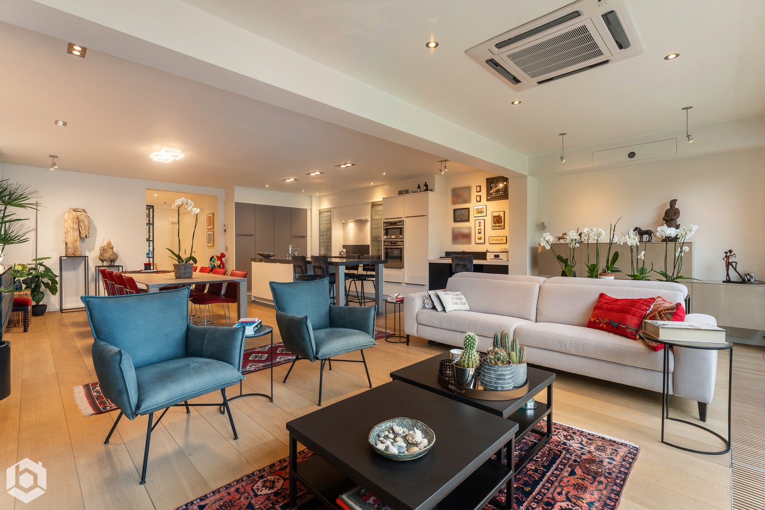 Exclusief gelijkvloers appartement met 2slpkrs, prachtige tuin en zwembad - foto 5