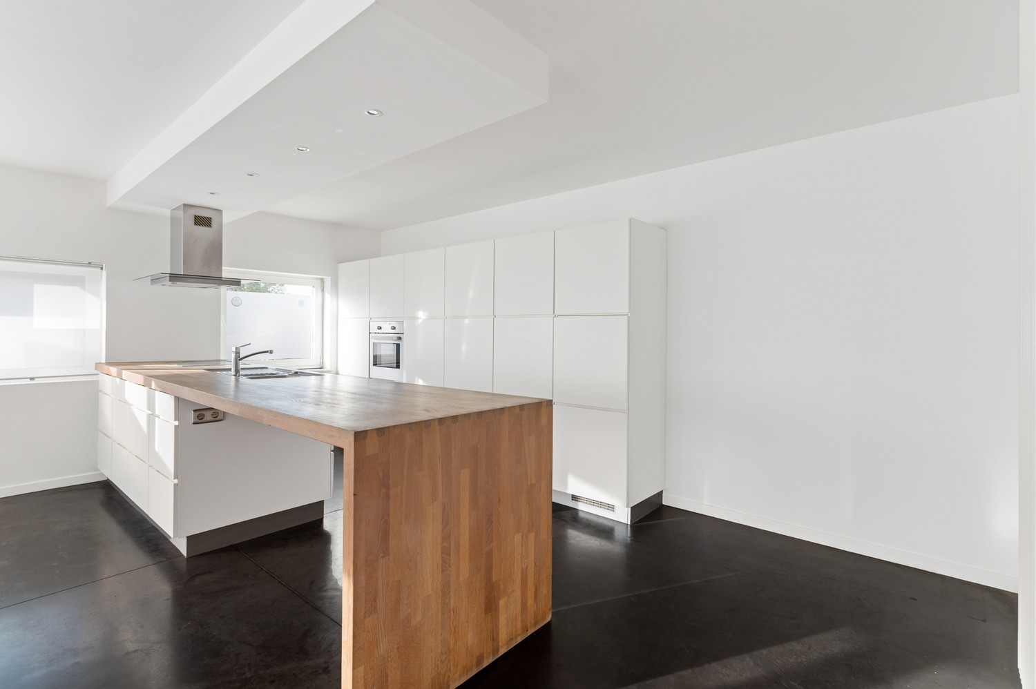 Ruim gelijkvloersappartement met 2 slpk en terras - foto 2