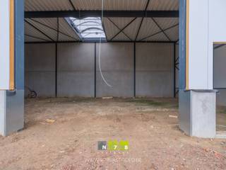 UNIT 7 VAN 211M² IN BEDRIJVENPARK GREMELSLO TE MAASEIK.KENMERKEN- oppervlakte unit: 211m²- 1 sectionaalpoort (4.00m breed x 4.20m hoog)-...